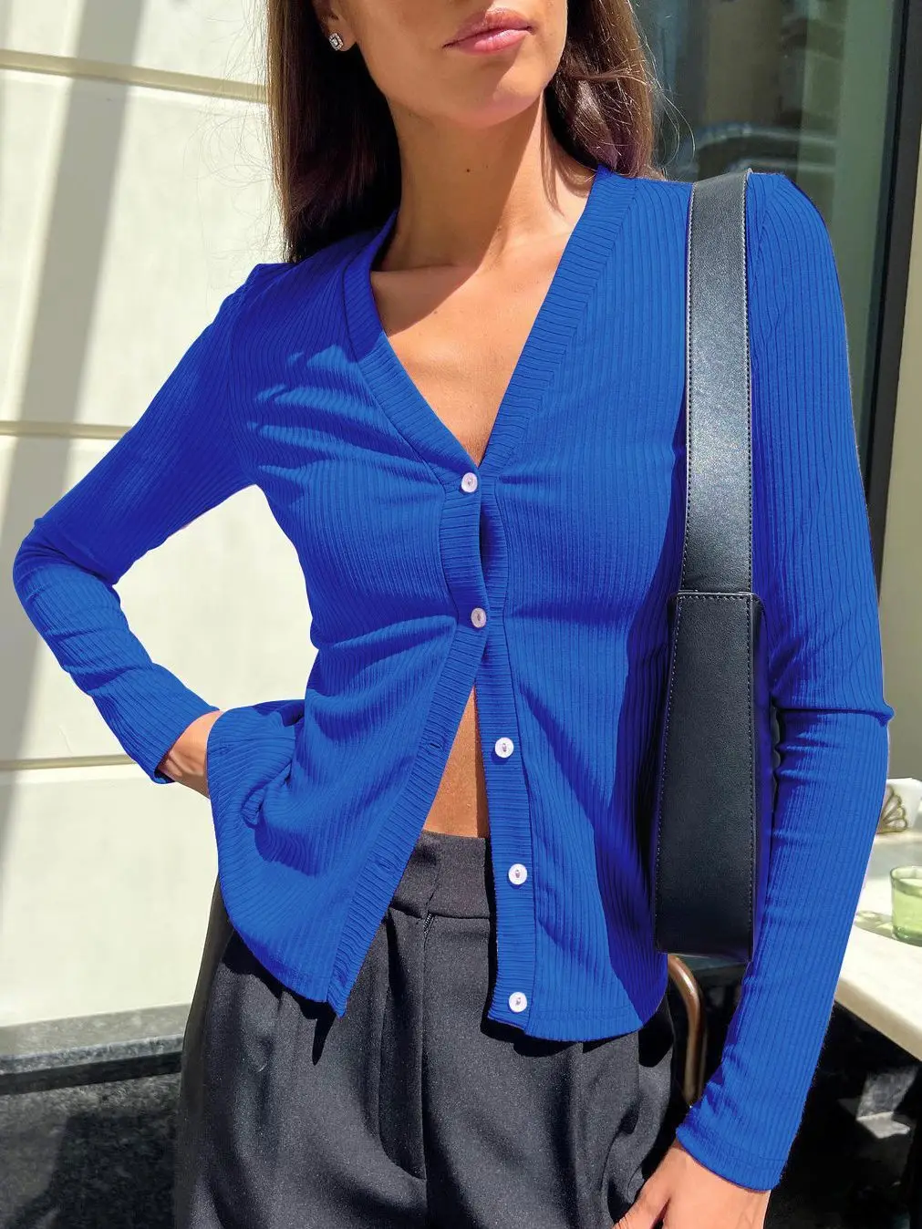 

Europe and The United States Autumn New Temperament Commuter Women's Wear Solid Color Knit V Collar Slim Senior Sense Shirt