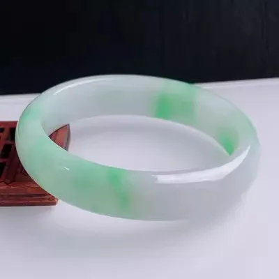 Браслет из нефрита Zheru