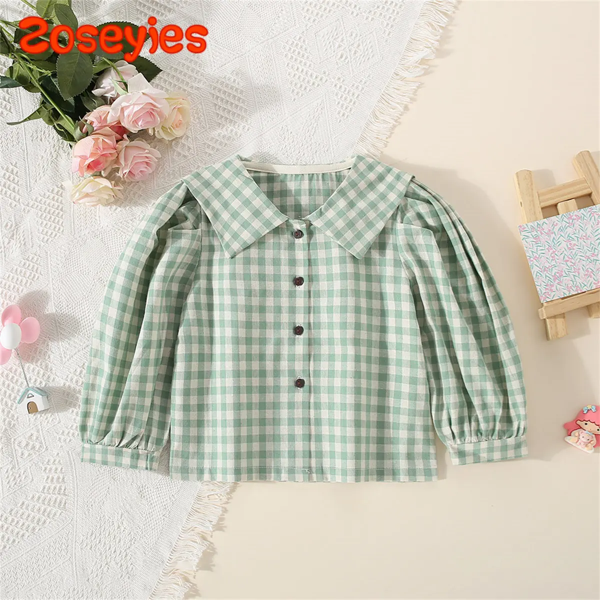 

Блузка женская демисезонная с длинным рукавом и лацканами