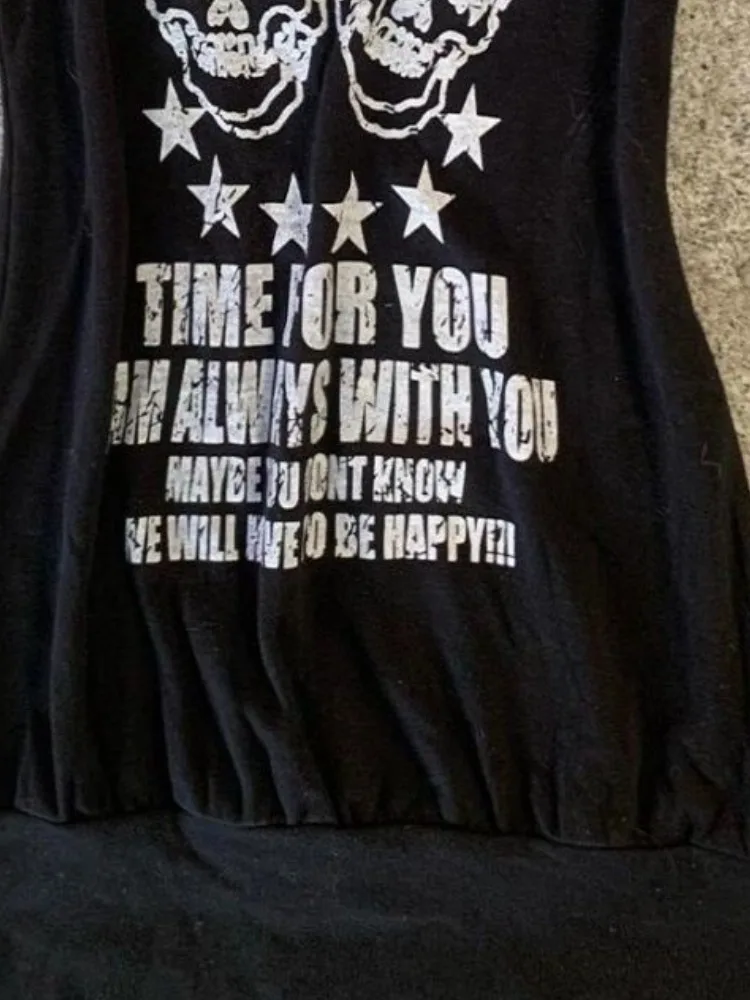 Женское платье с вырезом лодочкой