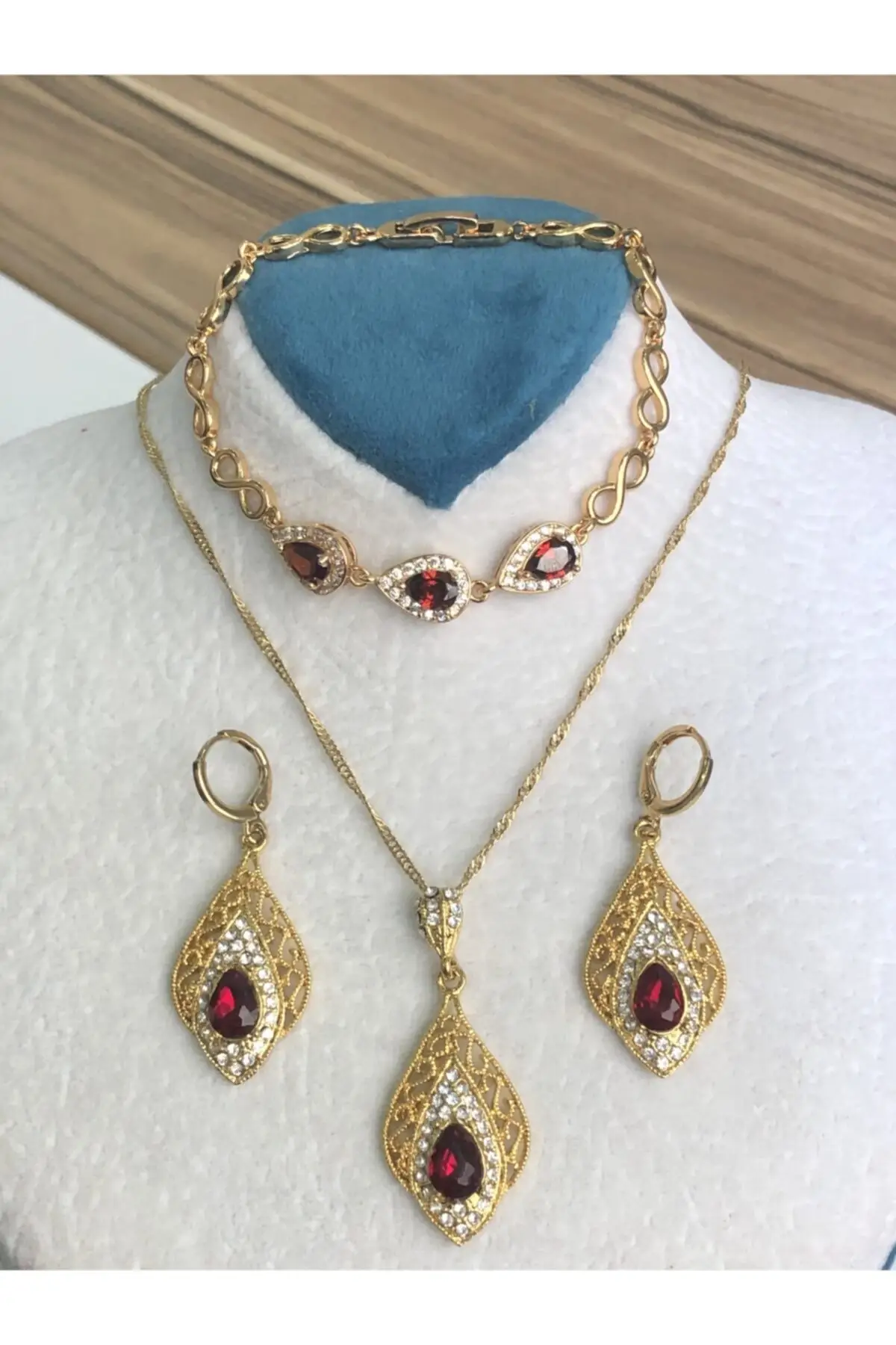 

Женская бижутерия, ожерелье с красным цирконом, серьги, браслет, 4 шт. Золотое покрытие бижутерии