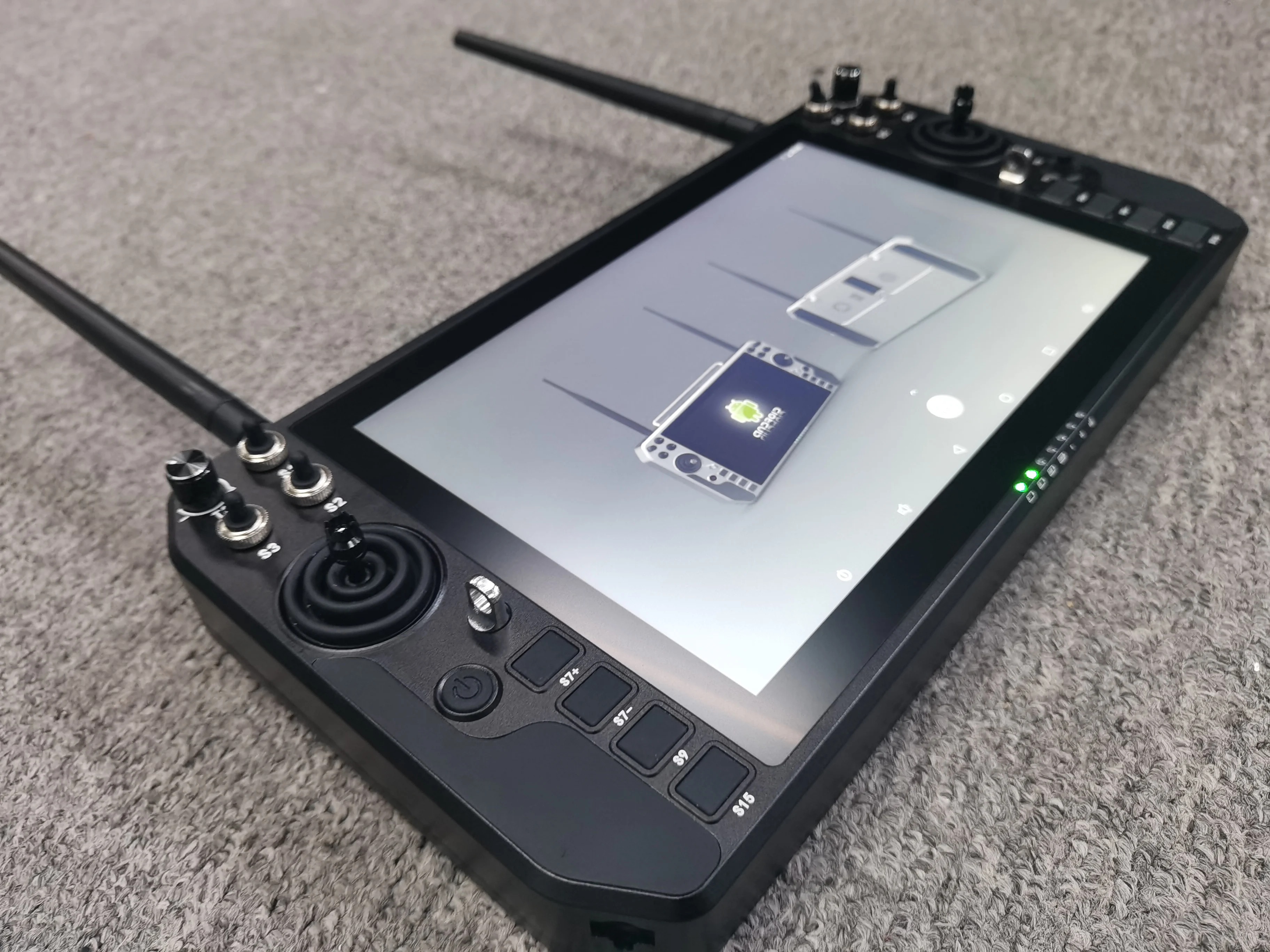 FPV Интегрированная заземляющая станция для дронов Двухэкранная Ручной пульт