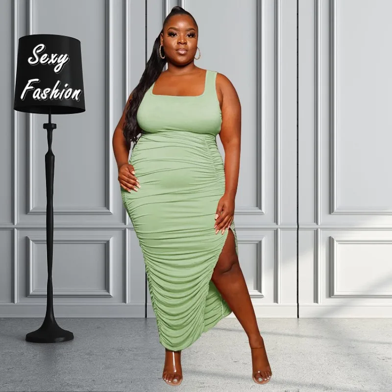 

Женское платье в обтяжку, без рукавов, с разрезом