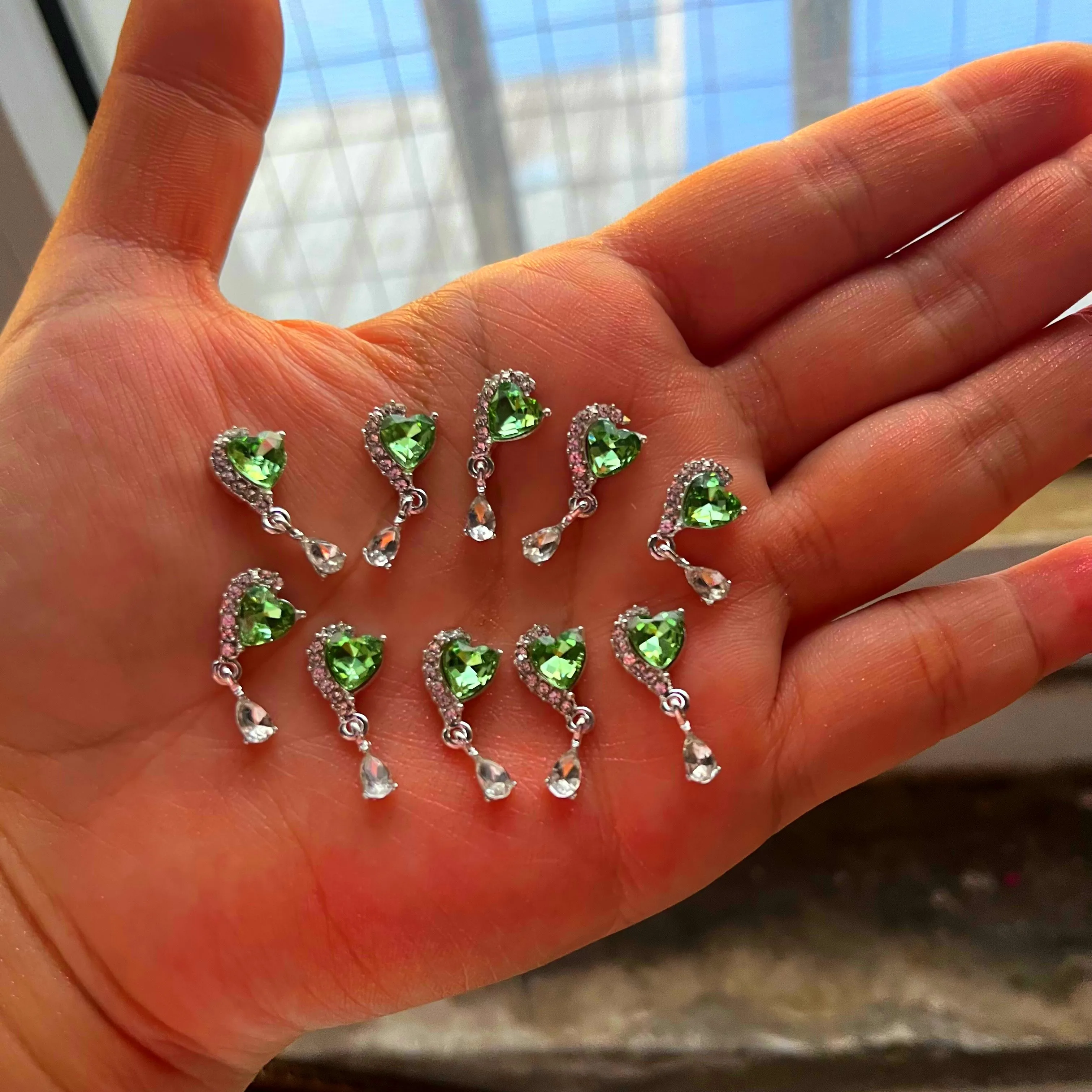 

10pcs Green Zircon Alloy Love Pendant Nail Charms Wreath Luxurious Style Nails Decor DIY Gold/Silver Design Manicure Accessories