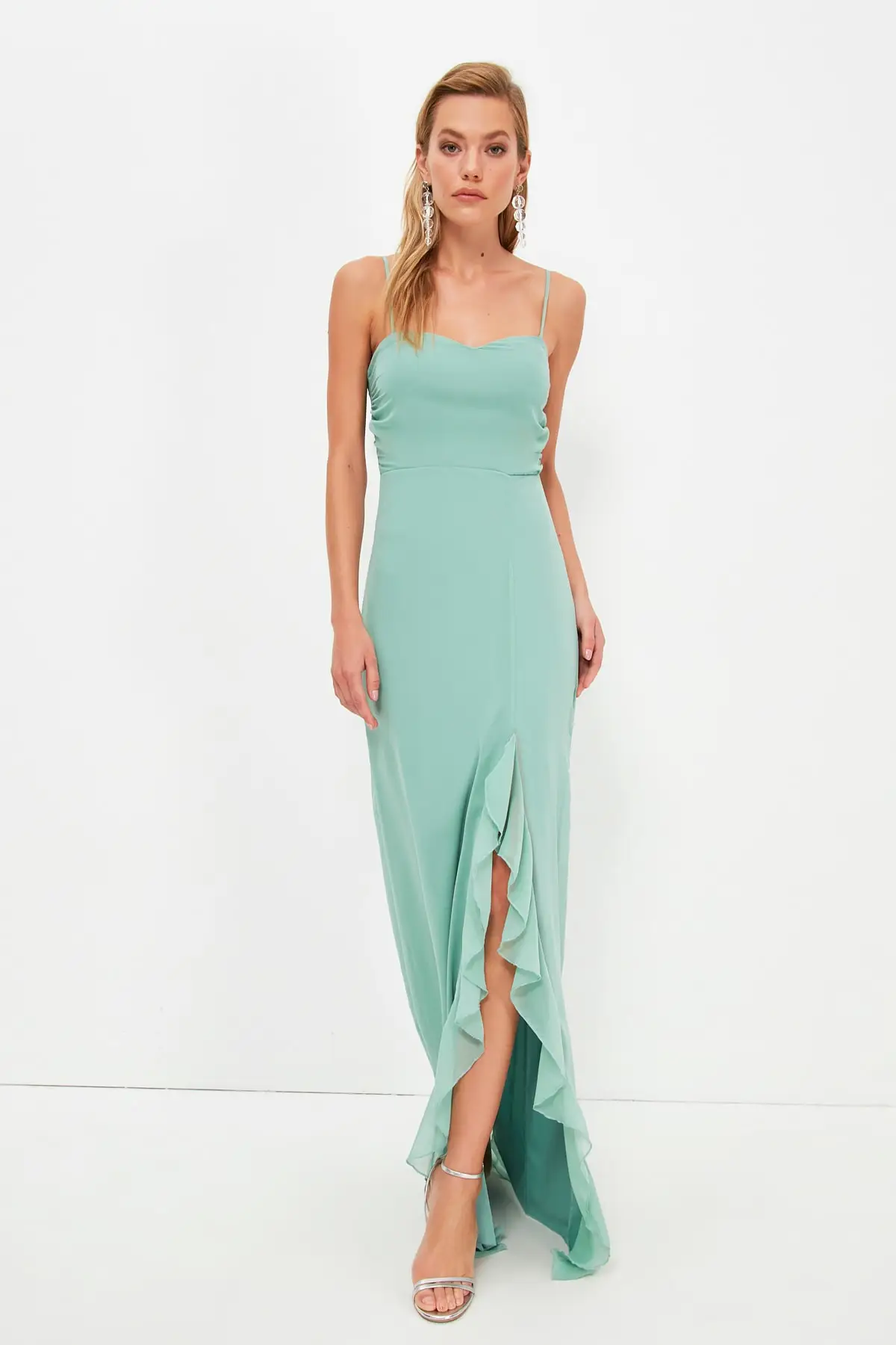 

Trendyol Flounces Detailed Evening & Prom Gown TPRSS21AE0192
