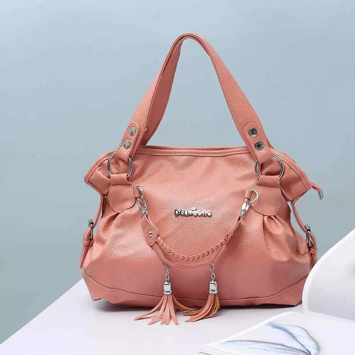 

Women Retro Tassel Bags 2022 New Ladies Casual Shoulder Bags Plaid Shopping Totes Leisure Large Capacity Travel Crossbody Bag
