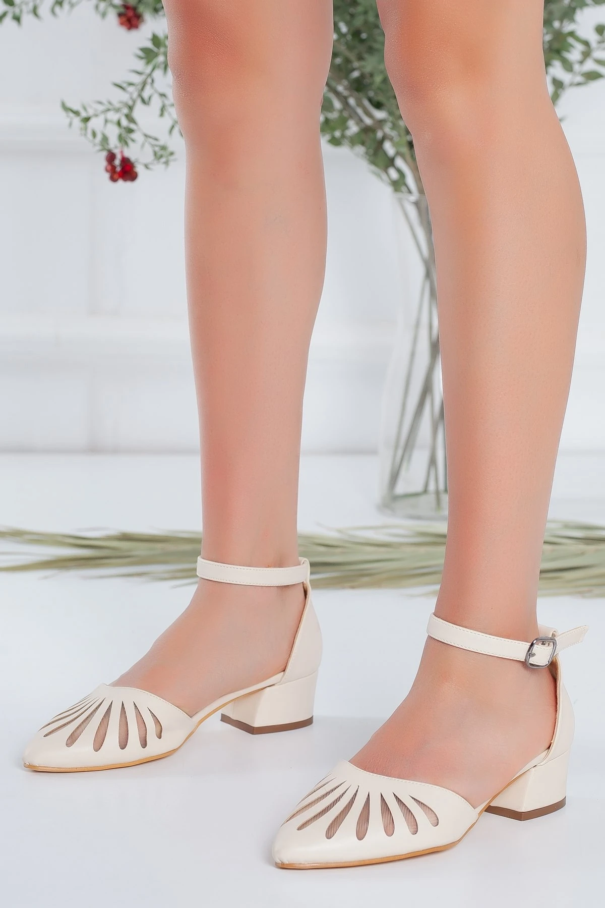 

Chica Complexion Skin High-Heeled Shoes