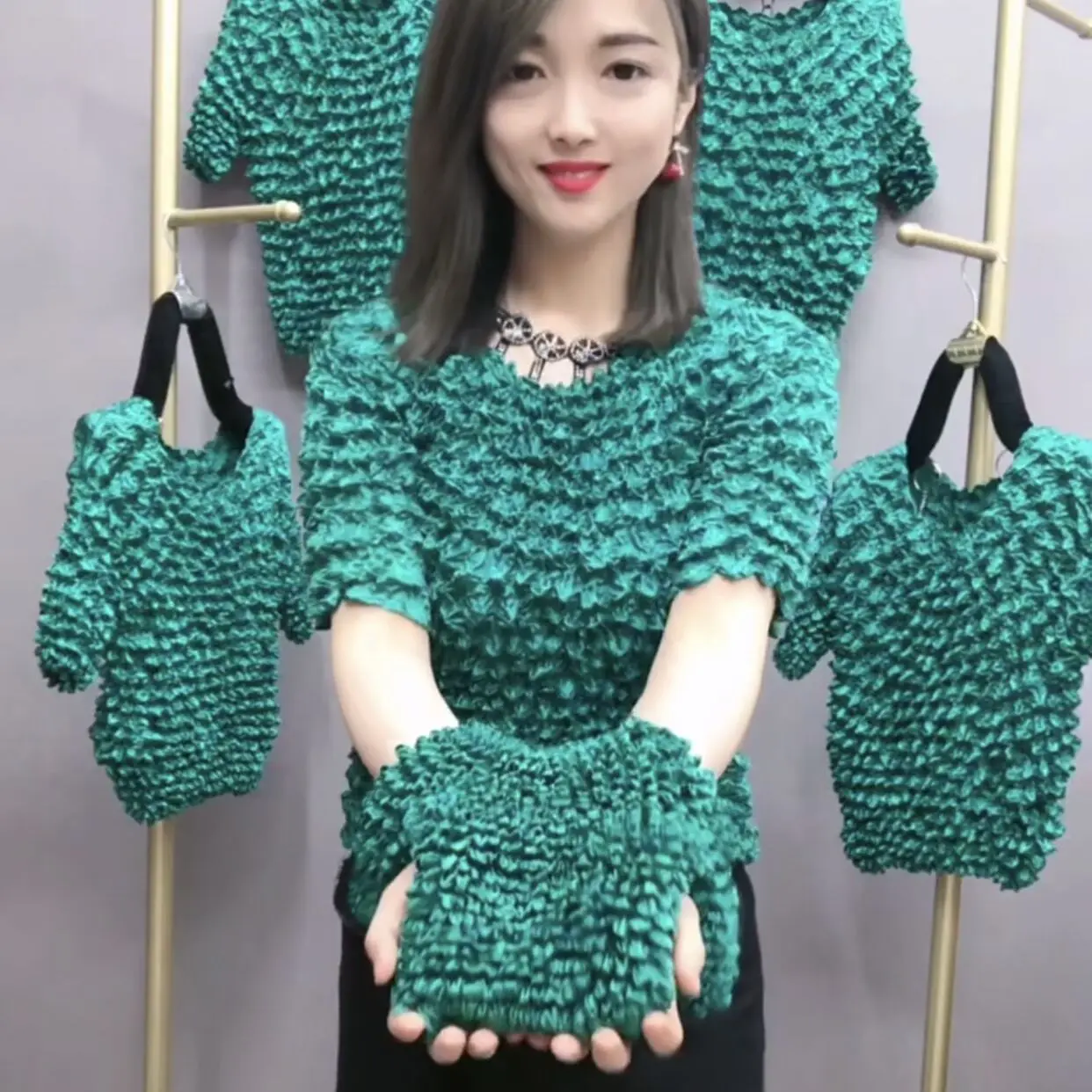 

Pineapple Shirt Bubble Shirt Top 2021 New Pleated Short-sleeved Magic Shirt Crumpled All-match Women T-shirt