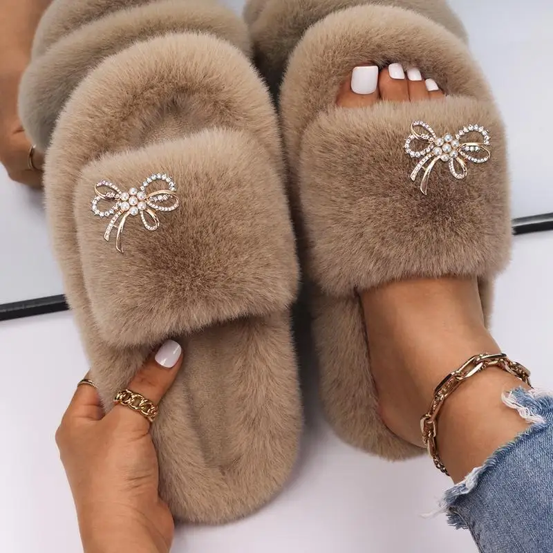 Winter Warm Slides Ladies Alloy Diamond Bowknot Furry Slippers Faux Fur Fluffy Sandals for Women Indoor Slides Plush Shoes