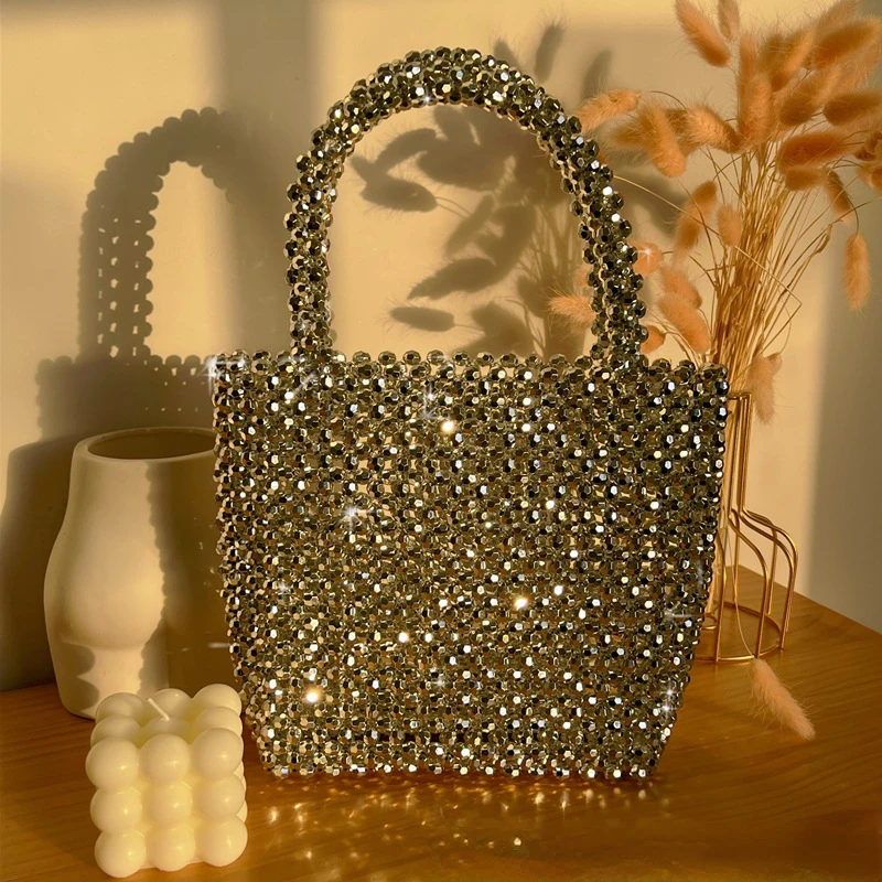 

2022 Ins сказочная Серебряная вышитая бисером вместительная сумка-тоут ручной работы из ткани с жемчугом вечерние сумка с внутренним тканевым карманом на защелке