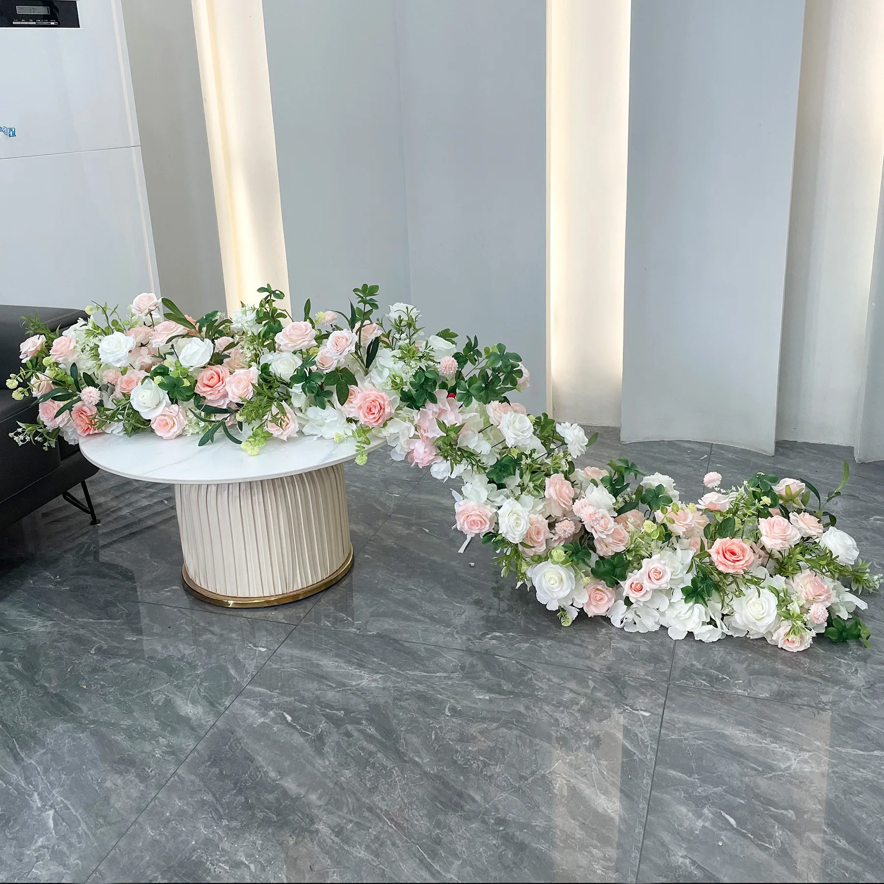 Фото Искусственные розы Uflower розового цвета с зеленью, цветочная композиция для свадебного стола, фон для фотозоны, декор для арки, украшение для сцены, цветочные композиции для мероприятий №4