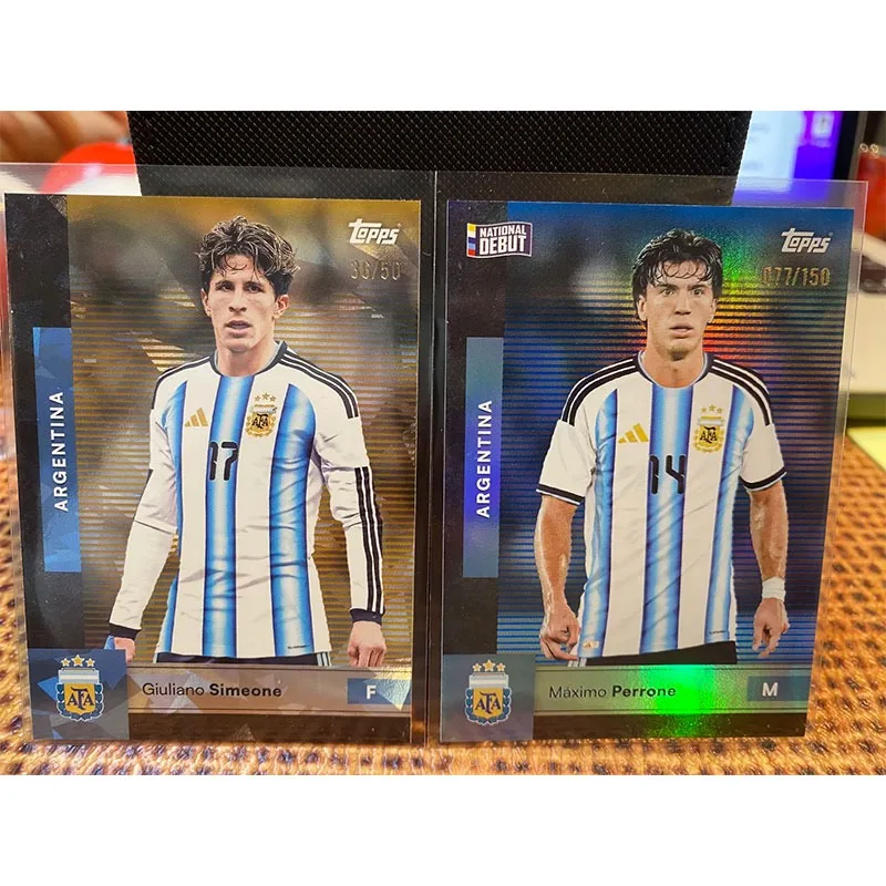 Коллекционные карточки 2026 Topps: Официальный набор команды Аргентины на Чемпионате мира по футболу (Месси, Лаутаро, Альварес) — 1 автограф на 2 коробки для футбольных фанатов (art.: 3920db5a0100f) - 3920db5a0100f