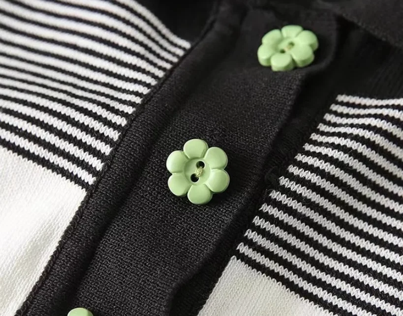 Женское трикотажное платье с коротким рукавом вышивкой в виде кролика