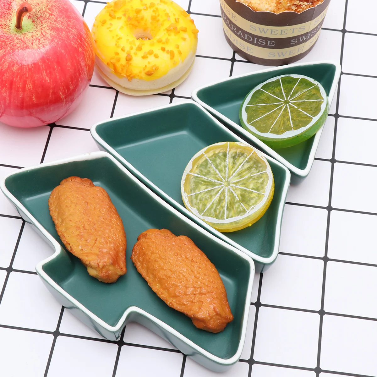 

1pcs Christmas Tree Shape Snack Ceramics Fruit Serving Tray Sections Dried Candy Fruit Plate Appetizer Serving Platter for