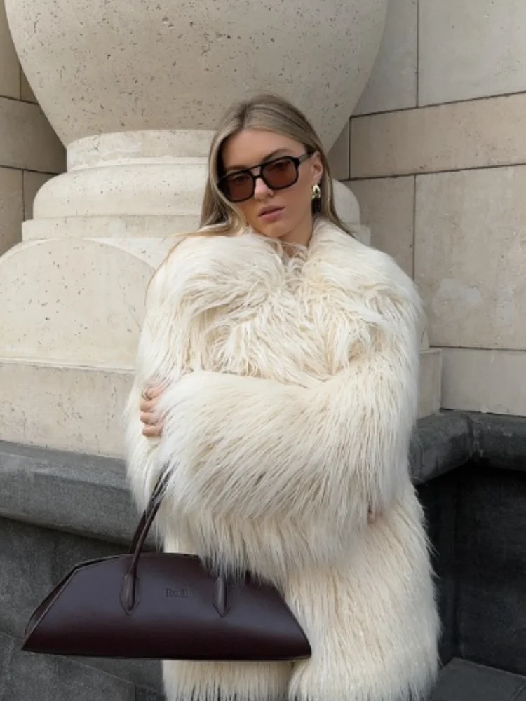 Шикарная пушистая женская шуба с большими лацканами элегантная свободная