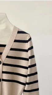 

Женское контрастное пальто в полоску, черно-белое пальто с V-образным вырезом и длинным рукавом, Осень-зима 2022