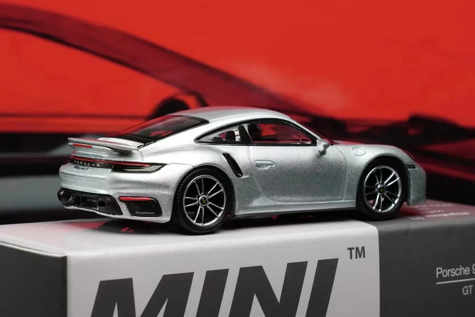 Модель автомобиля 1:64 Porsche 911 Silver Turbo S литой под давлением коллекционные детали для