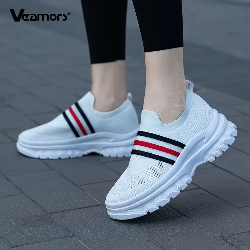 Новые женские кроссовки на платформе дышащие модные лоферы без шнуровки уютная