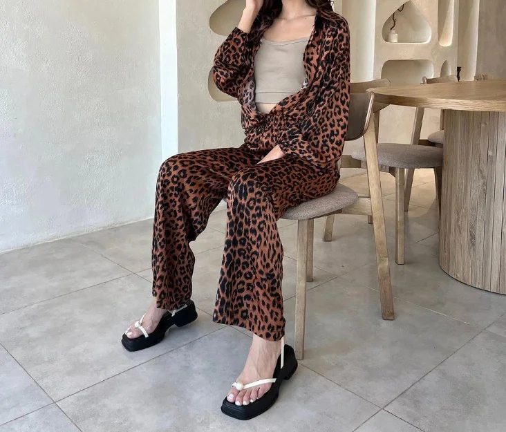 Женский костюм в городском стиле модная рубашка с длинными рукавами и