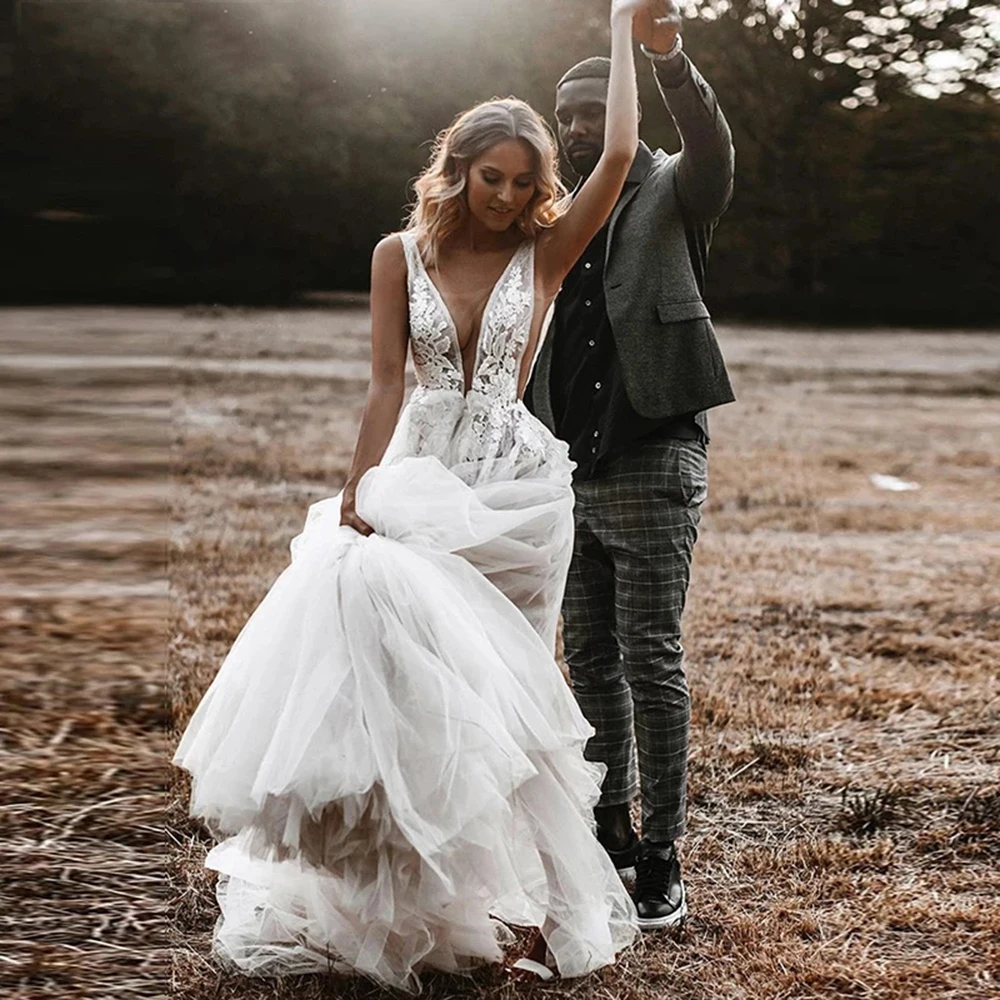 

2022 Sexy Backless Tulle Wedding Dress For Bride Sexy V-Neck Bridal Party Gown Women Beach Vestidos De Noiva Mariage Custom Made
