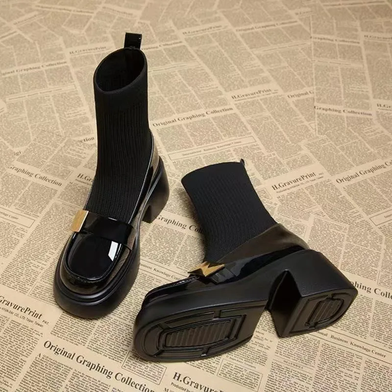 Женские зимние короткие ботинки с металлической пряжкой на мягкой подошве