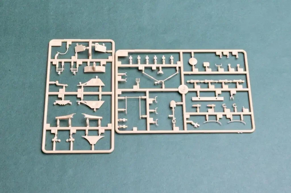 Сборочный комплект Hobbyboss 82489 1/35 Французский колесный развевательный автомобиль