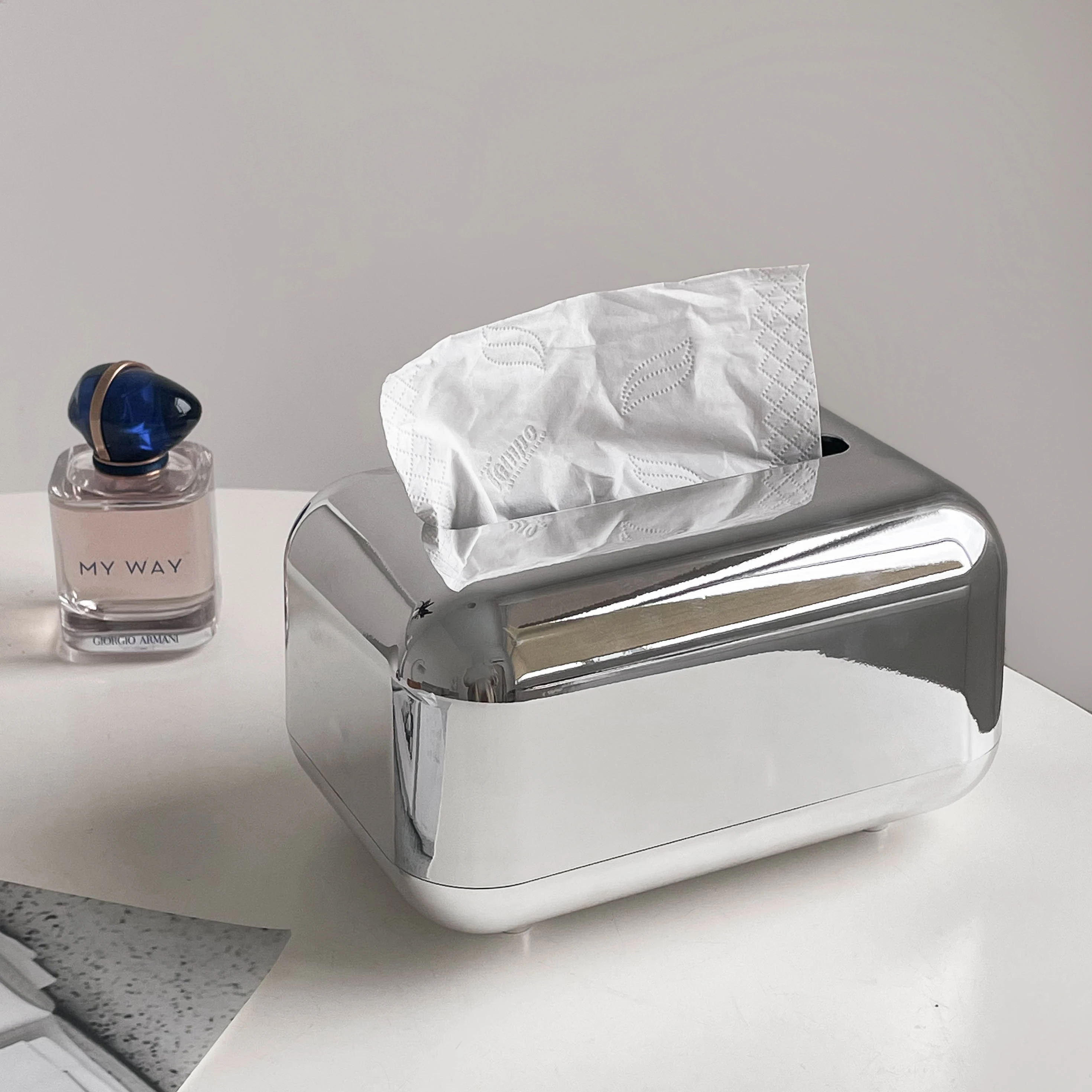

INS wind plating silver magnetic ornaments desktop tissue box