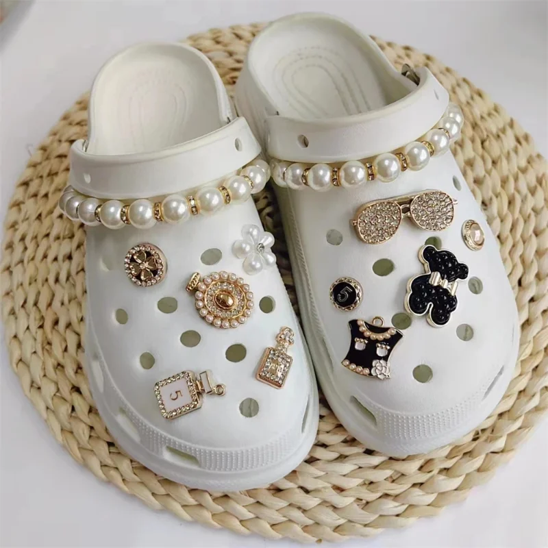 Bling Rhinestone Croc Shoes Charm Buckles Designer Metal Chain Diy Pearl Sandals Flower Decorations Party Gifts