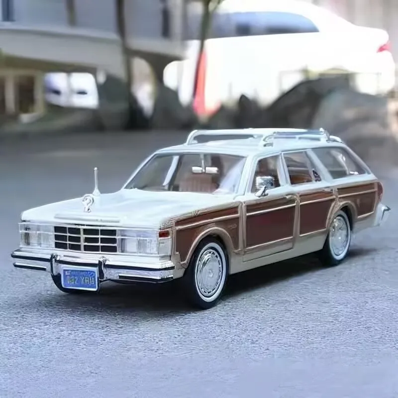 1/24 1979 модель сельского туристического автомобиля из сплава Chryslers Lebaron литая под