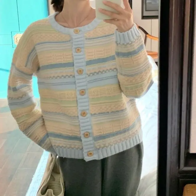 

Small fragrant wind striped loose knit cardigan Korean version of the new contrast twist Joker sweater coat in autumn and winter