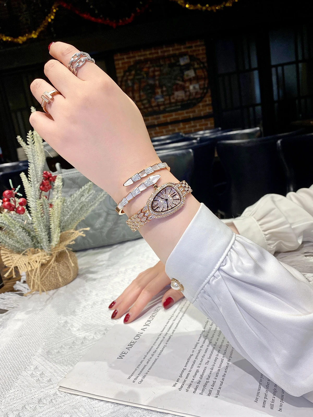 Diamond Women Watches Gold Watch Ladies Wrist Watches Luxury Brand Rhinestone Women's Bracelet Watches Female enlarge