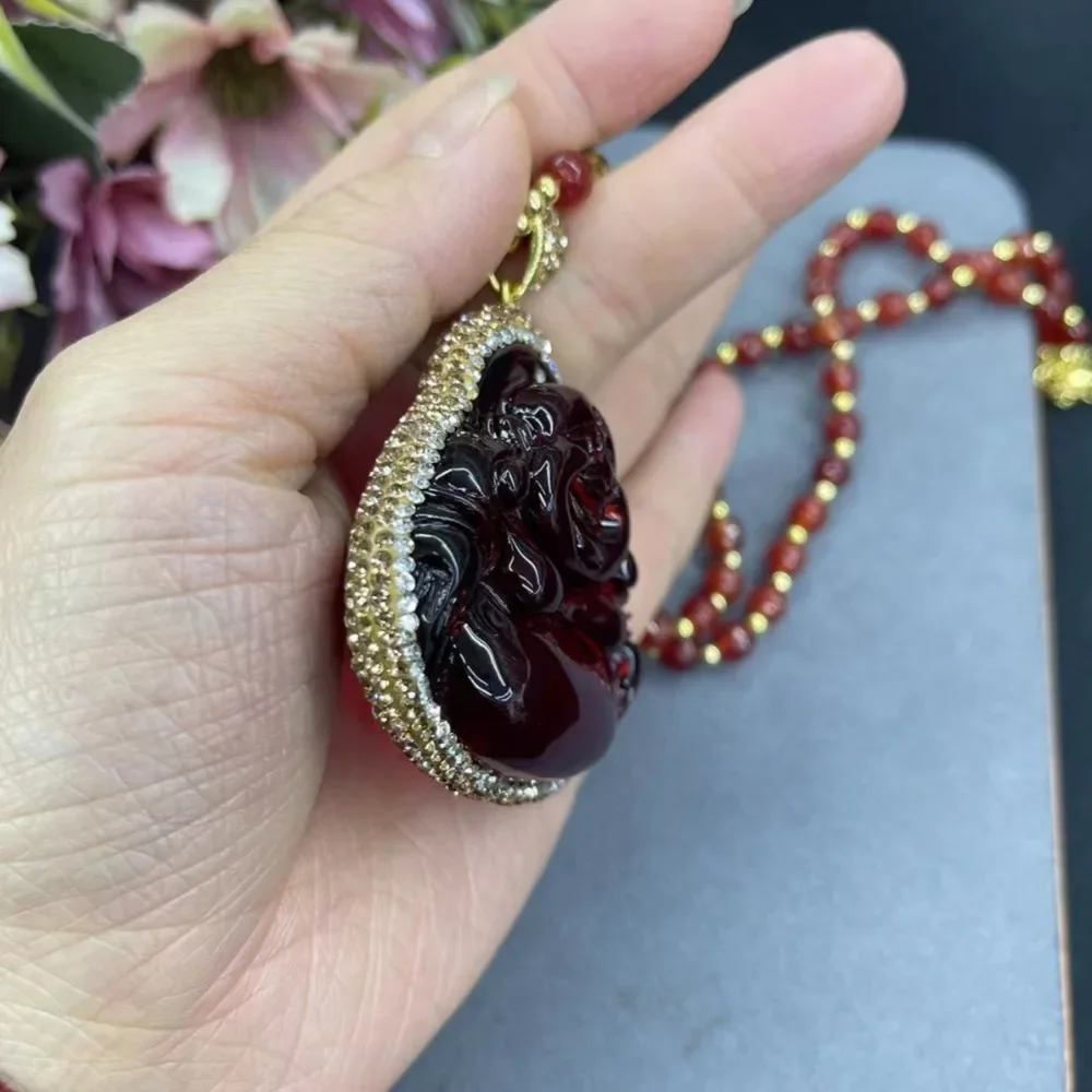 Новое женское ожерелье с подвеской в виде головы Будды из синтетического янтаря