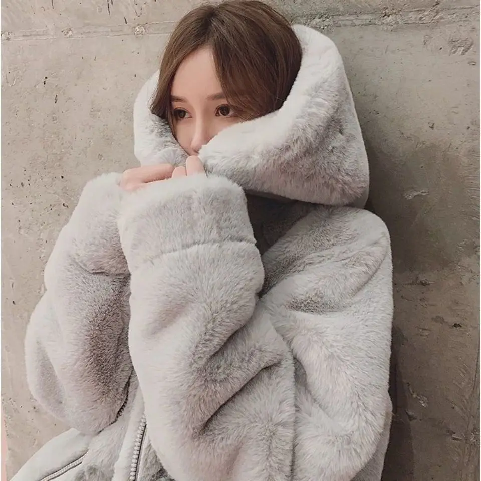 Женская зимняя пушистая куртка из искусственного меха