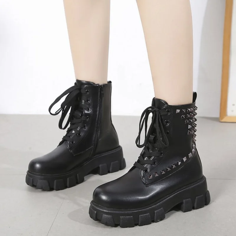 Women's Shoes Autumn and Winter Platform short Boots Female Korean Handsome Rivet Motorcycle Boots Thick-soled Large Size 43