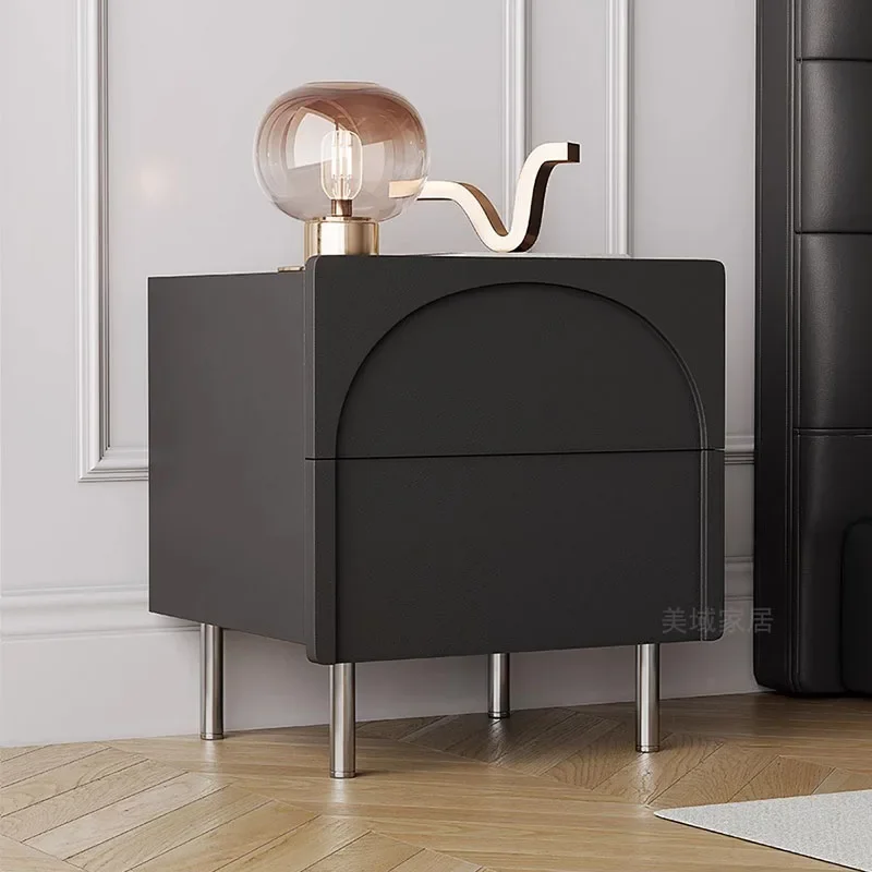 Маленький столик книжный шкаф прикроватная тумбочка узкая боковая кровать