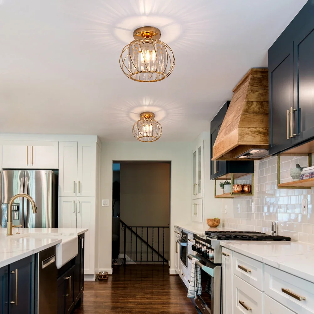 Рисунок 6 - Современные подвесные светильники со стразами