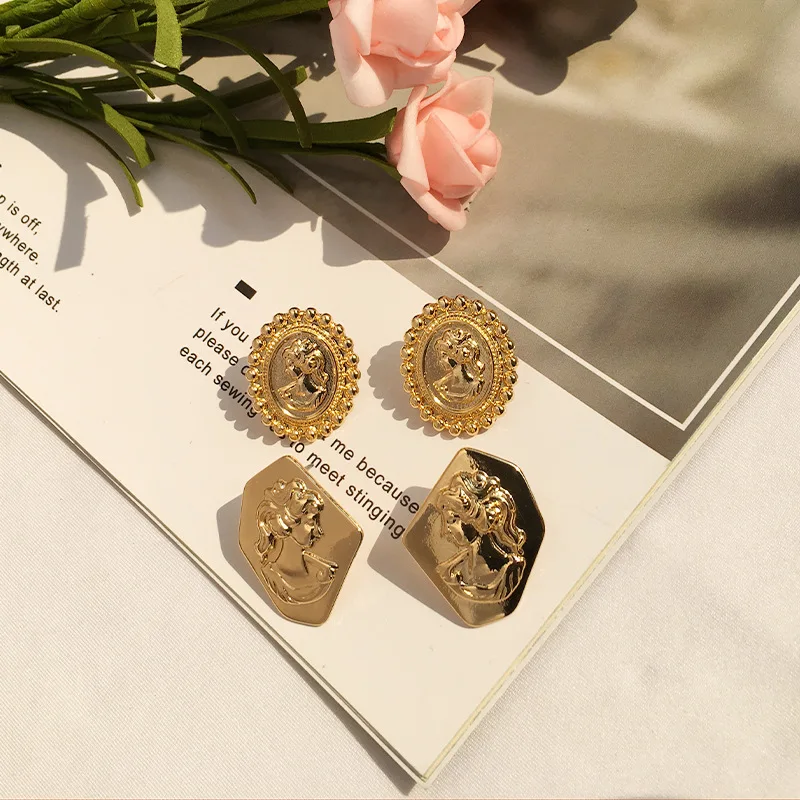 

European And American Personality Earrings Elizabeth Portrait Women Fashion