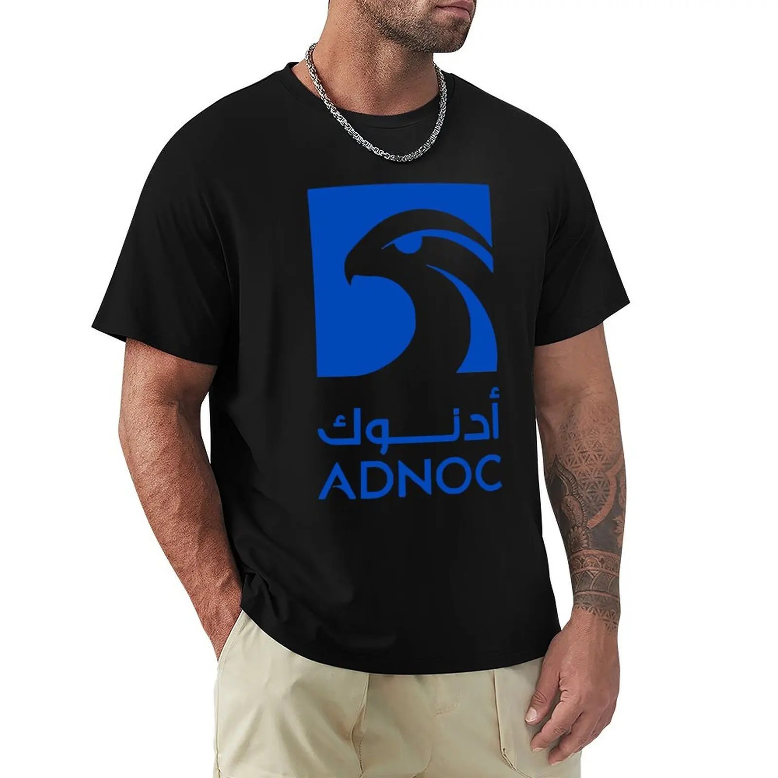 Фото Футболка с логотипом Adnoc, повседневная уличная одежда, с коротким рукавом. №1