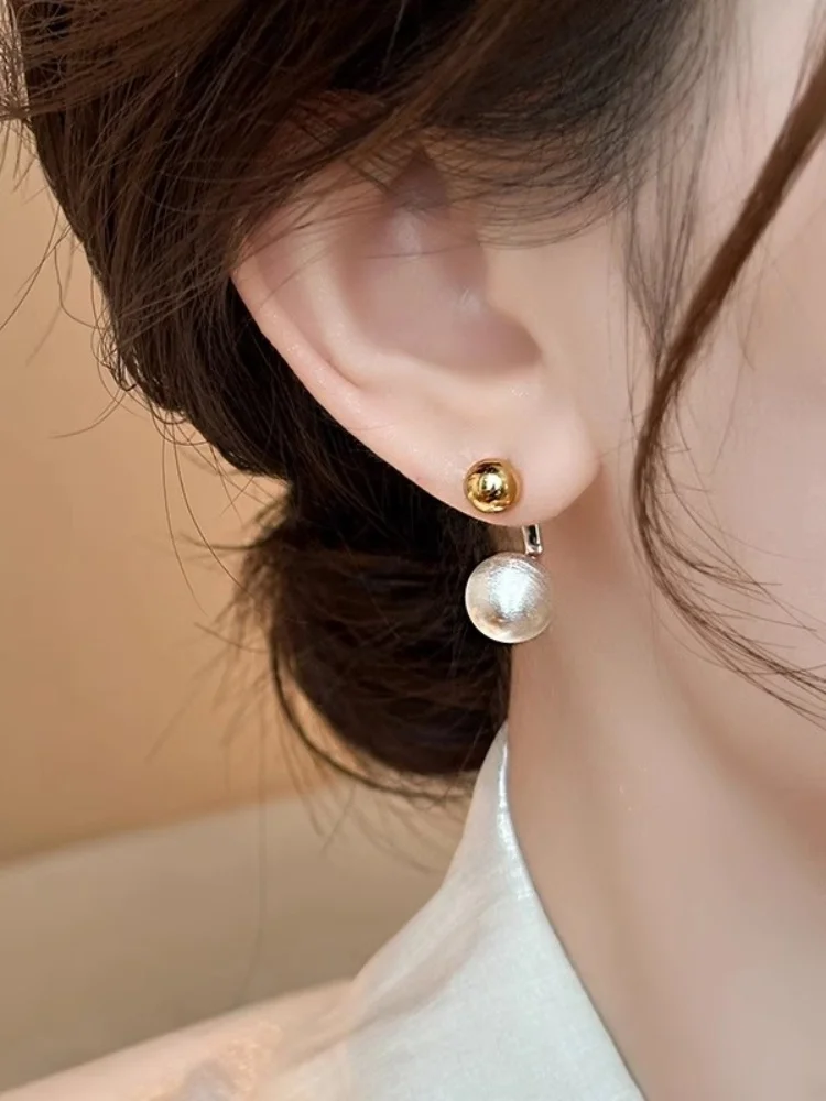 Caring Koko Изысканные простые серьги-гвоздики контрастного цвета с золотыми