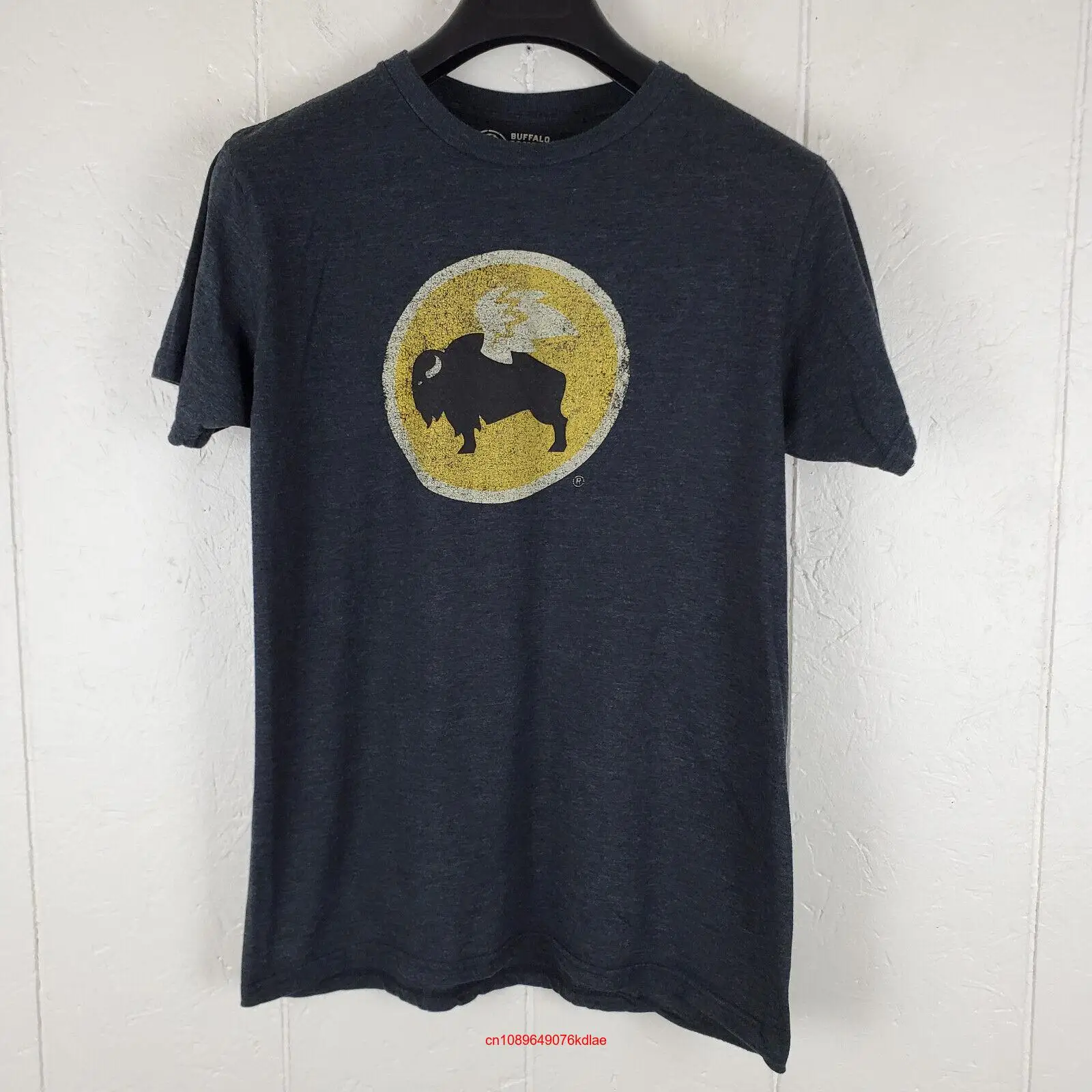 Мужская футболка с вырезом лодочкой и коротким рукавом