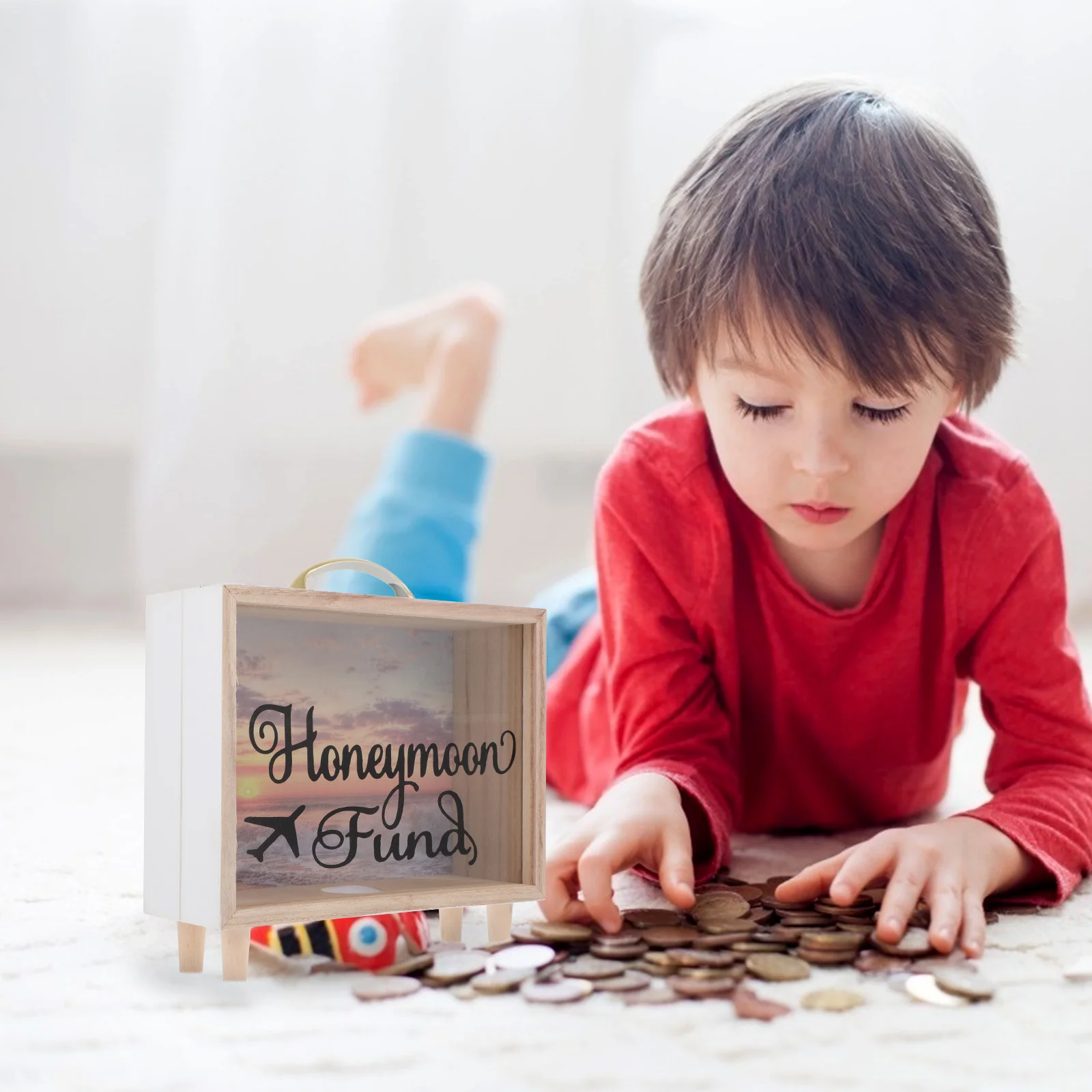 Настольная копилка для экономии денег с легким декором в скандинавском стиле