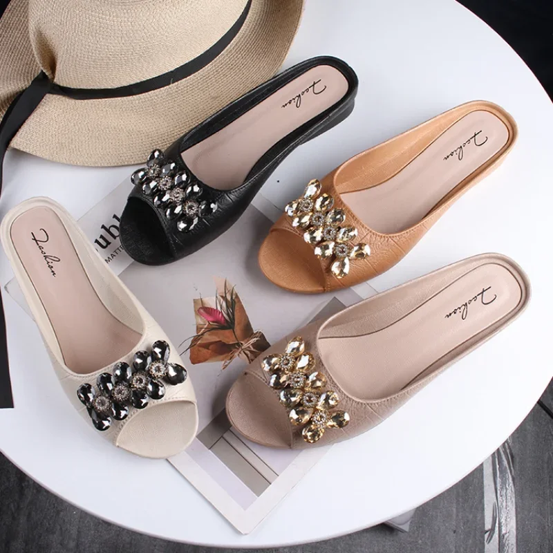 Сандалии и тапочки женская летняя верхняя одежда на толстой подошве женские