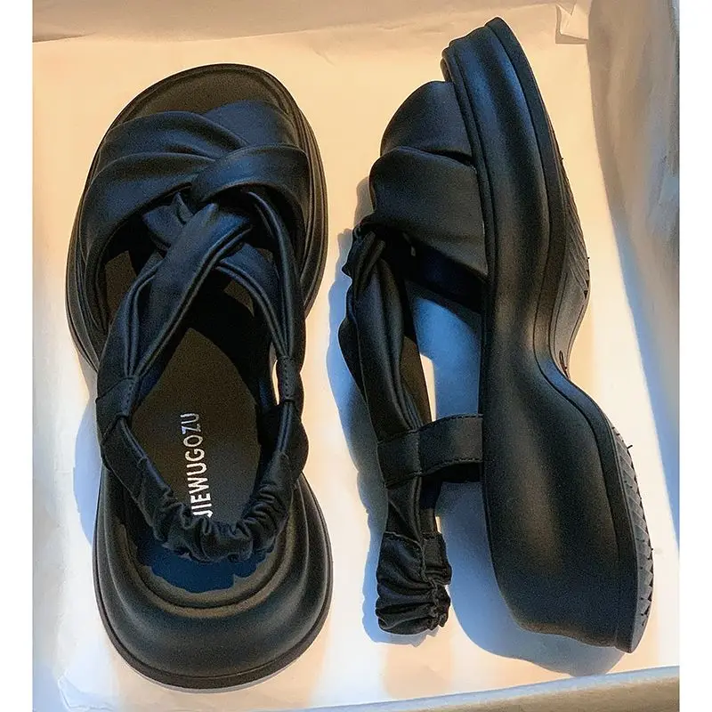New thick soled sandals for women in summer 2023 High level sense Versatile beach Caligae thick soled simple