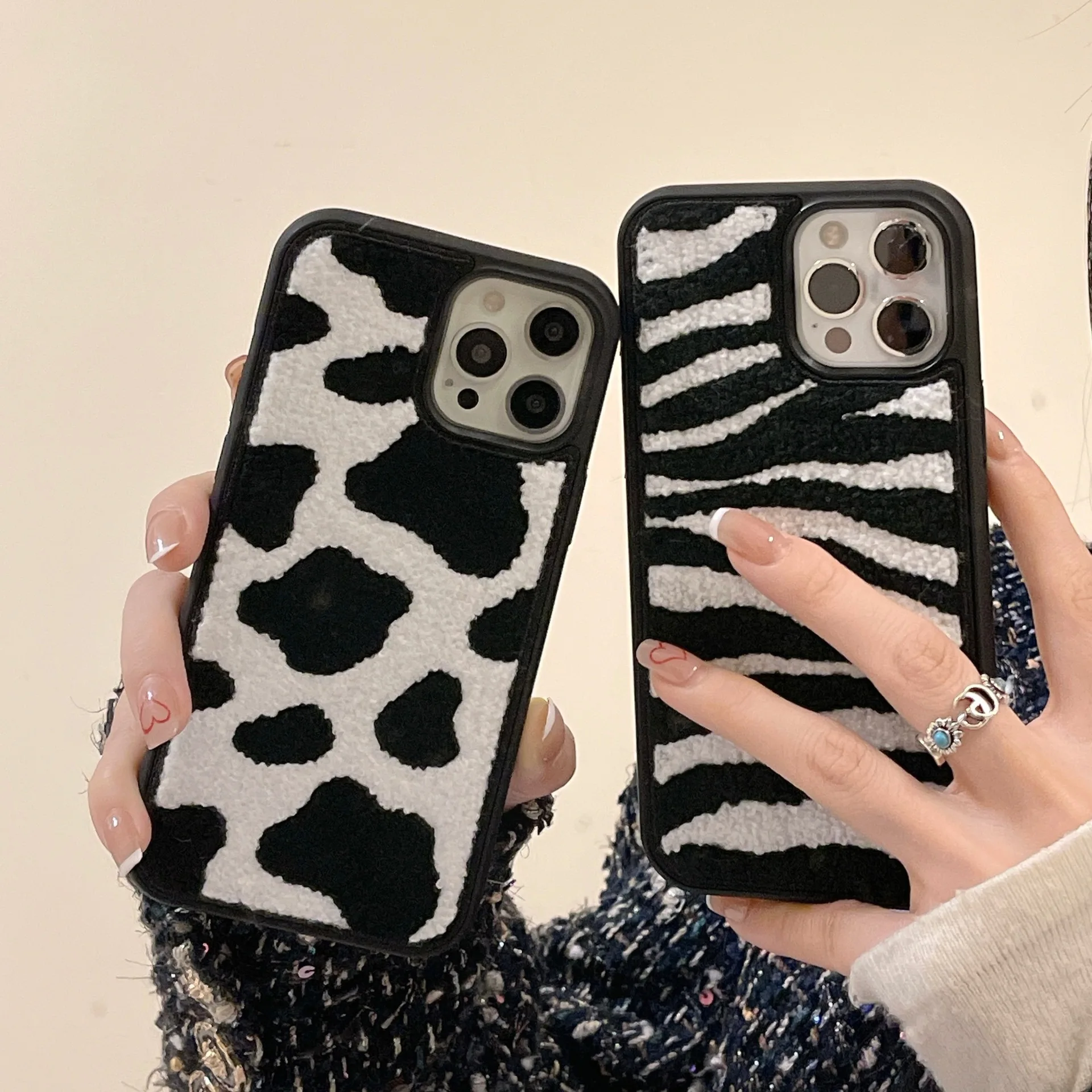 

Winter Fashion Plush Cow Zebra Pattern Phone Case For iPhone 13 11 12 Pro Max 14promax 13pro 14pro Warm Fluffy Cover Funda Women