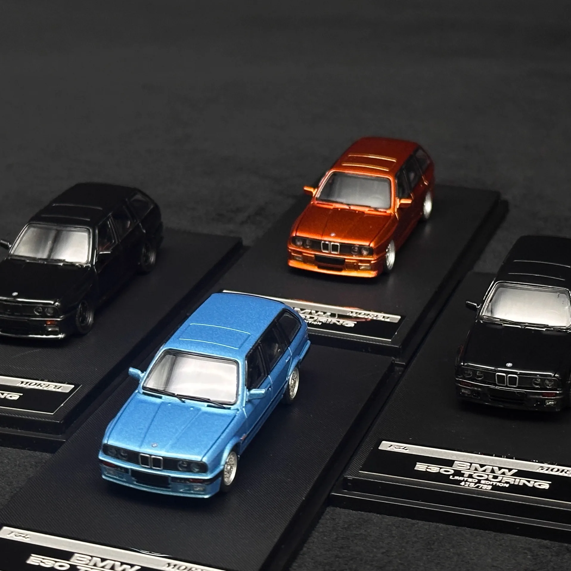 Фото Масштабная модель автомобиля BMW E30 Touring из сплава, 1:64, с открывающимися элементами №2