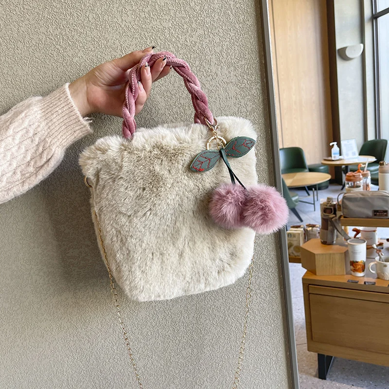 

Женская сумка на плечо, свежая и милая плюшевая сумка в виде вишни, популярная милая сумка, женская сумка, сумка для доставки, рюкзак для девочек