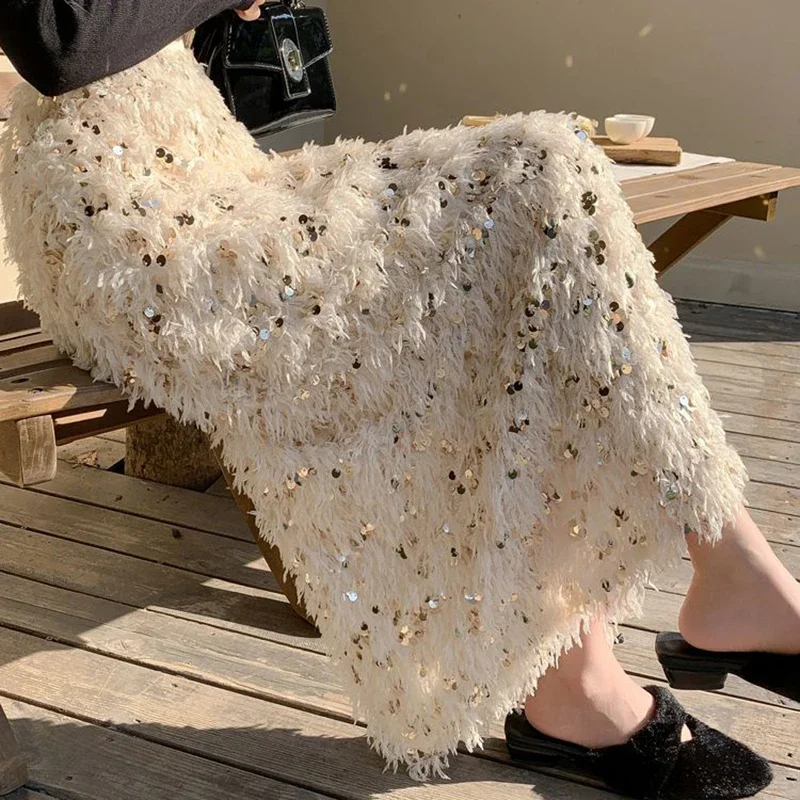 Женская длинная юбка с кисточками и пайетками