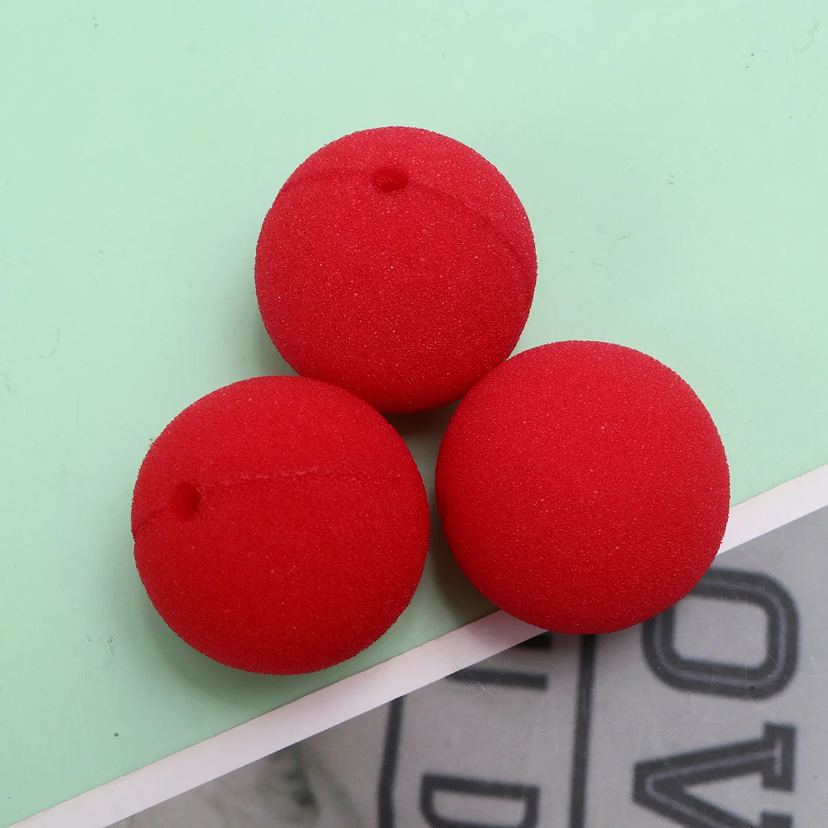 

20PCS Red Circus Clown Nose Masquerade Nose Performance Prop Dance Party Nose for Carnival Costume Dress Supplies