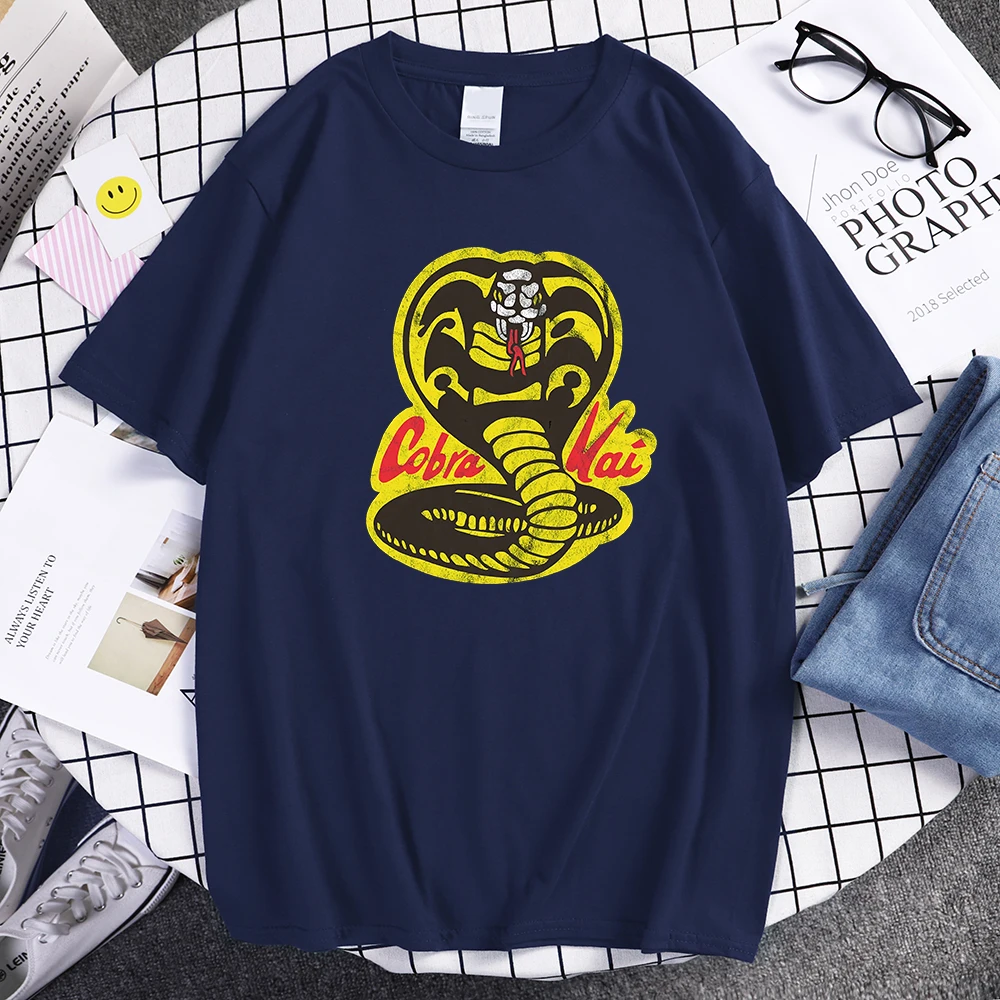 

Cobra Kai T Shirt Men Tshirt Karate Shirts Brand TV Show Summer Tops Tshirts Tshirts Short Sleeves Tees T-Shirt Streetwear Top