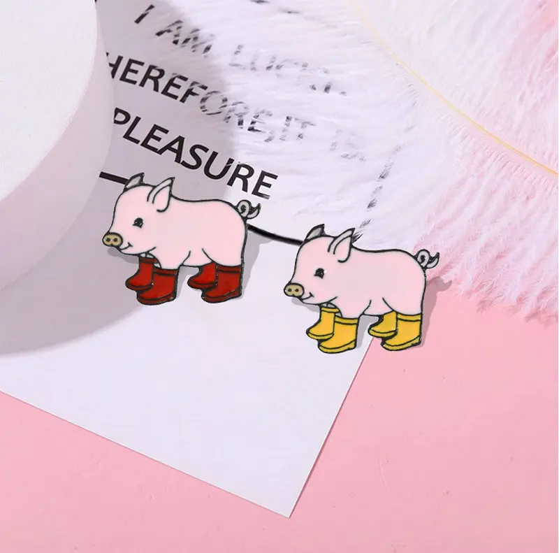 Забавная свинья с дождевыми сапогами эмалированные булавки броши-копилка значок
